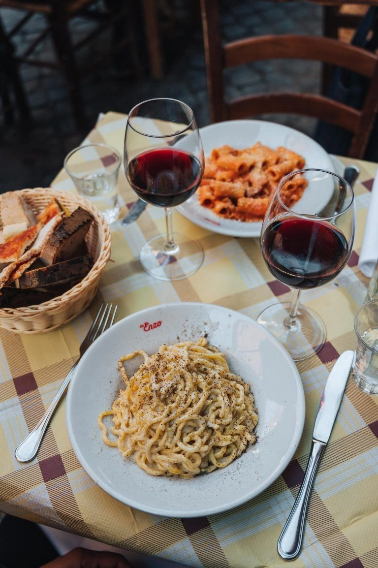 Home Local café and dining in the neighbourhood